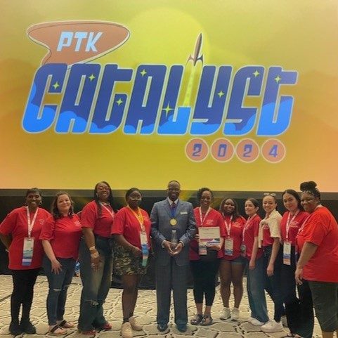 Malcolm X College Phi Theta Kappa Students and President David Sanders Receive Awards at National Convention